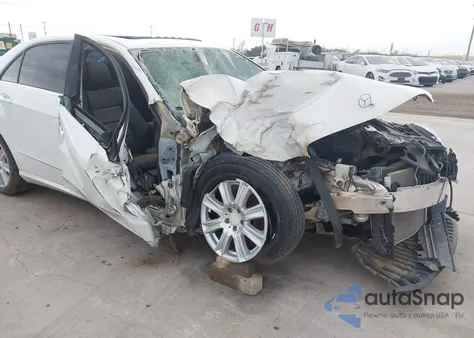 2012 Mercedes-Benz E 350 z USA, uszkodzony, nr VIN WDDHF5KB0CA610191